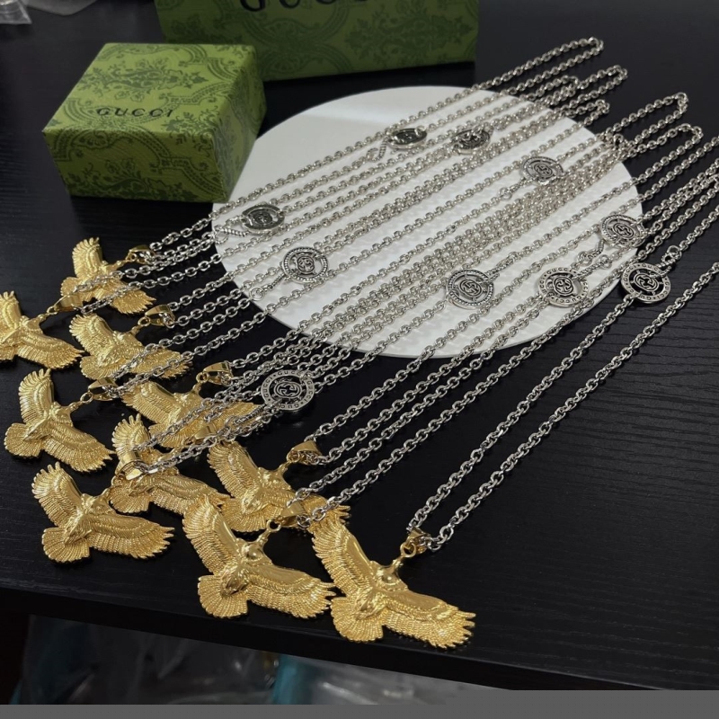 G*u*i necklaces